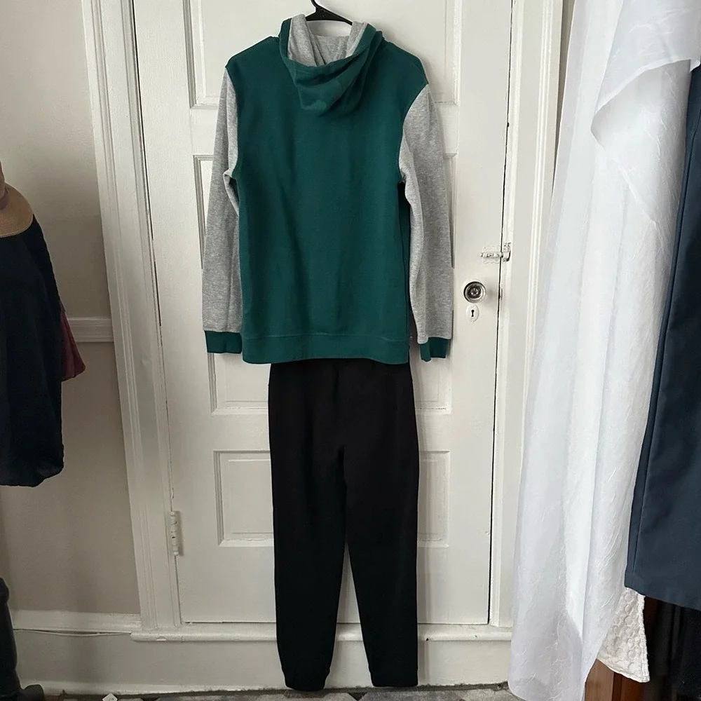 NFL Team Apparel‎ Green Philadelphia Eagles Hoodie & Old Navy Black Jogger Pants
